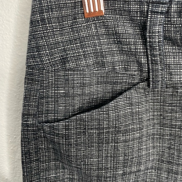 Express Design Studio Shorts Women's Size
12 Low Rise Chino Belted - Picture 5 of 10